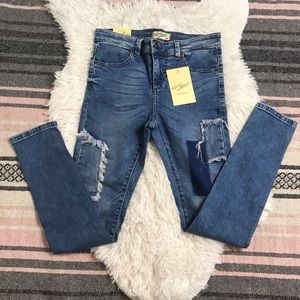 NEW Edge of Reason Mid Rise Skinny Jeans Patch 28